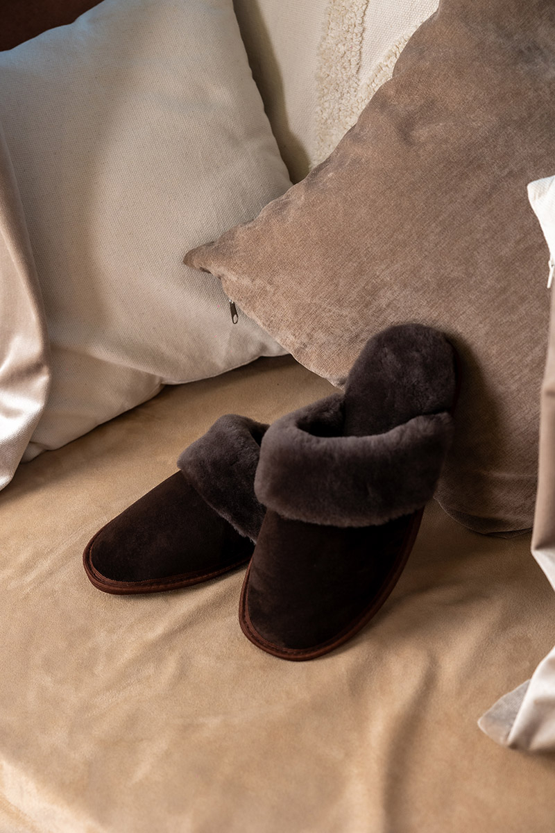 Домашние тапочки замшевые мужские мокко